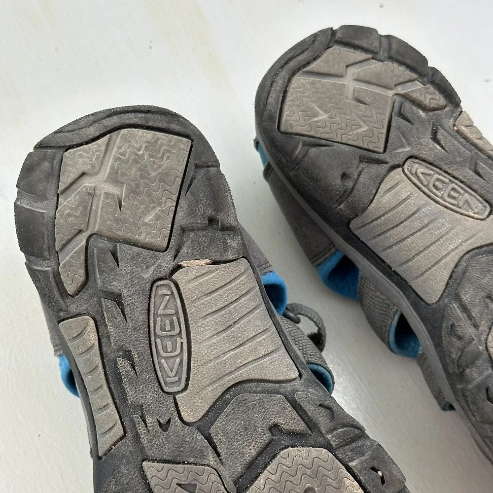 Keen Newport H2 Men's‎ 6 Grey Blue Hiking Closed Toe Water Sandals Shoes